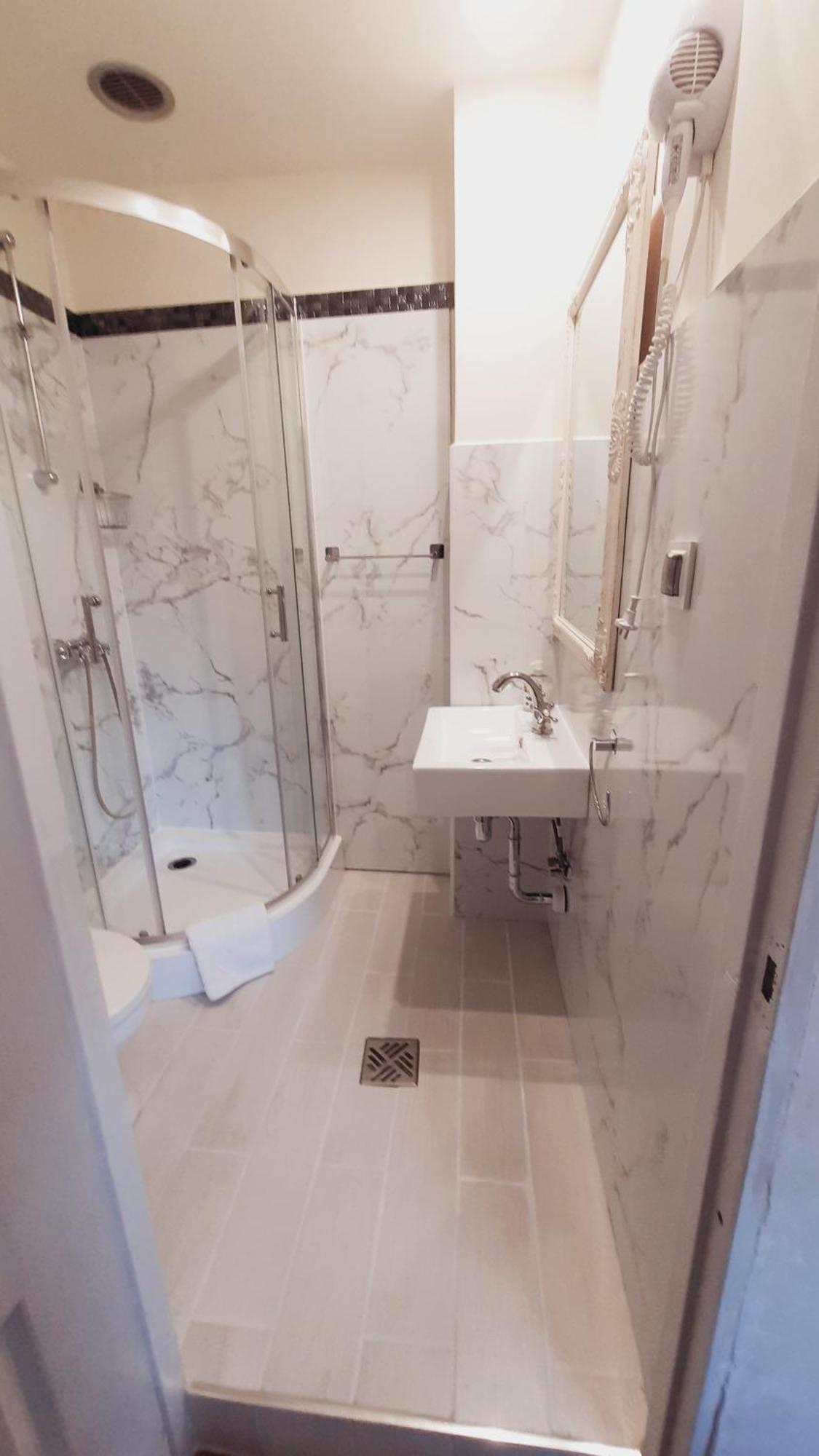 Hotel Rezydencja Rosa Przemysl Bagian luar foto