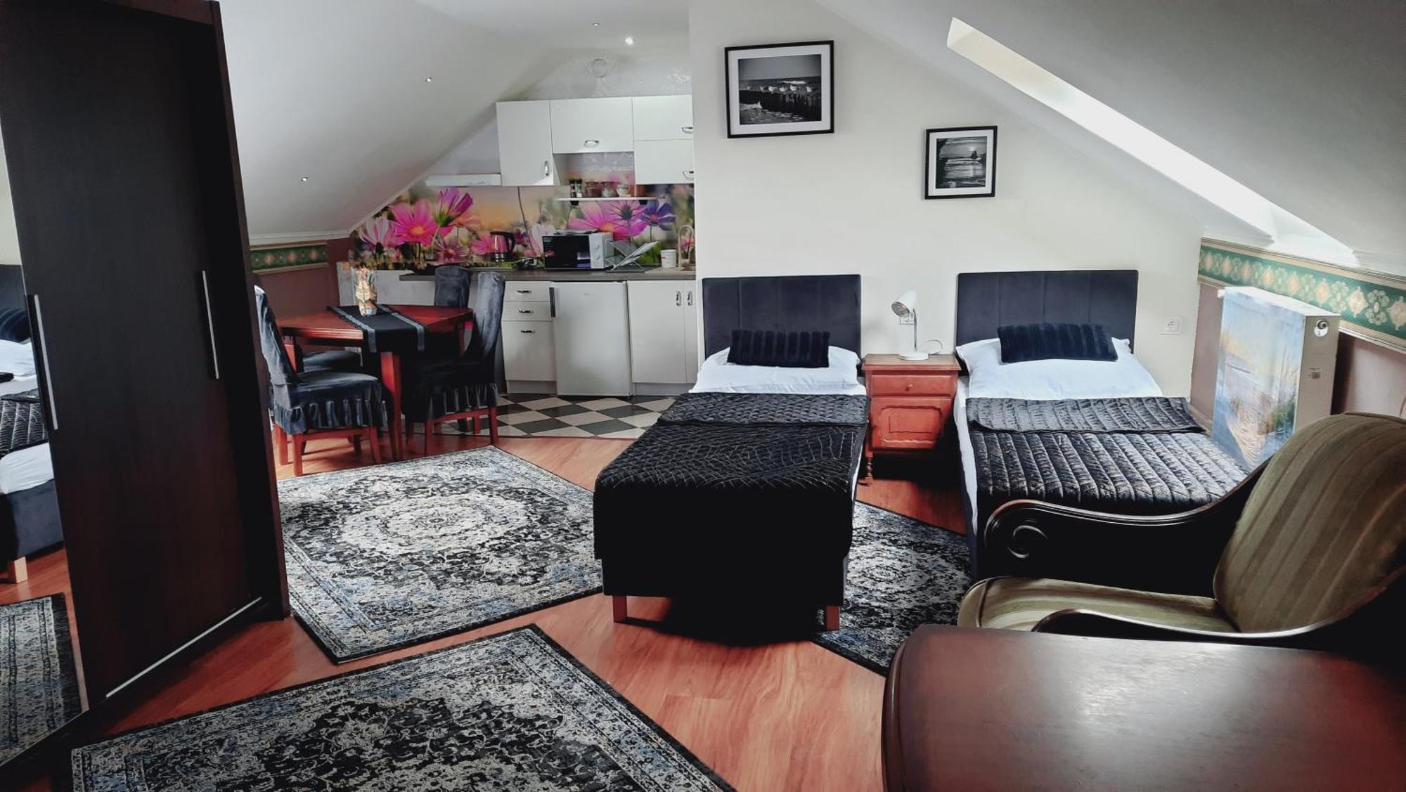Hotel Rezydencja Rosa Przemysl Bagian luar foto