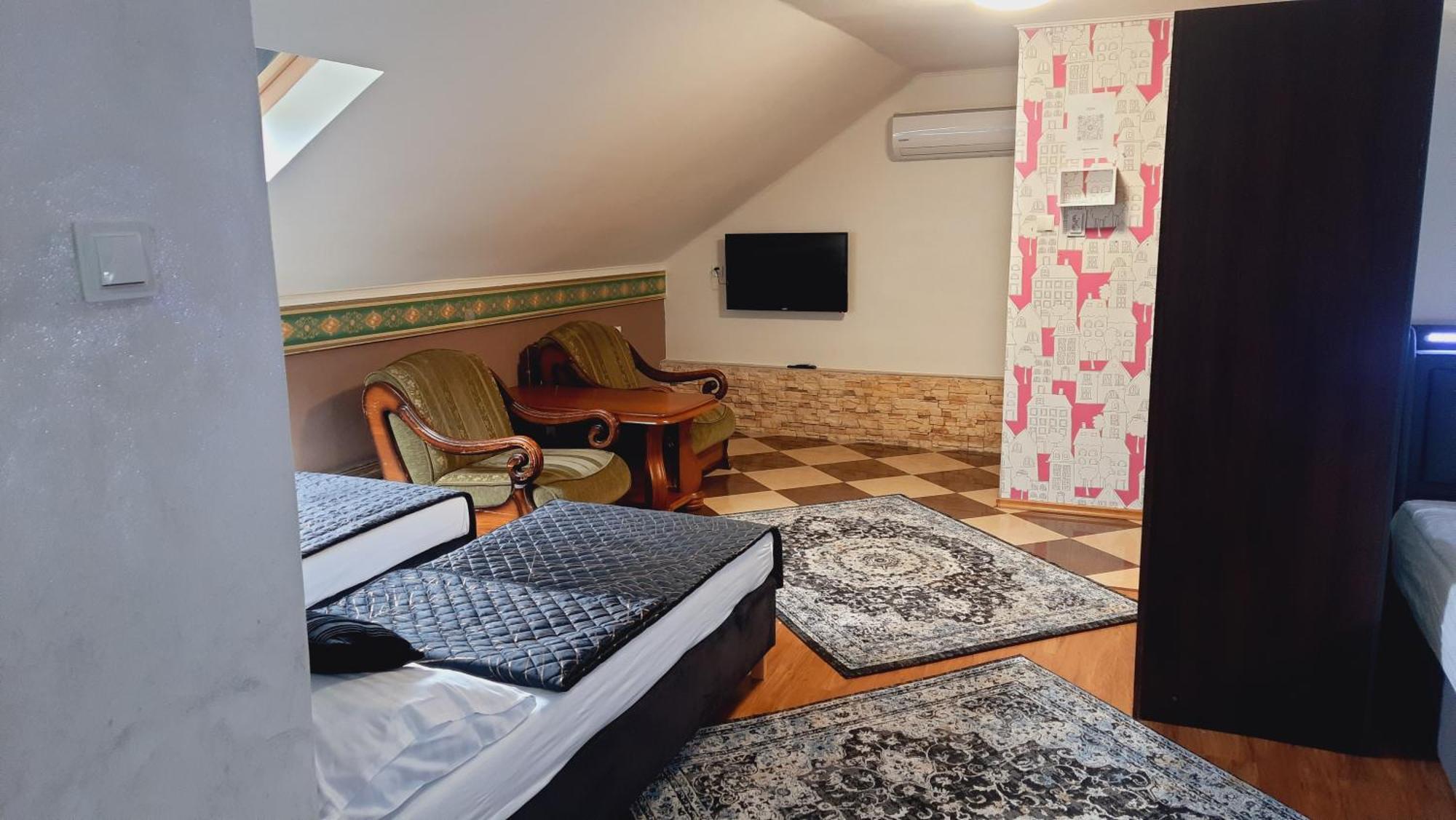 Hotel Rezydencja Rosa Przemysl Bagian luar foto