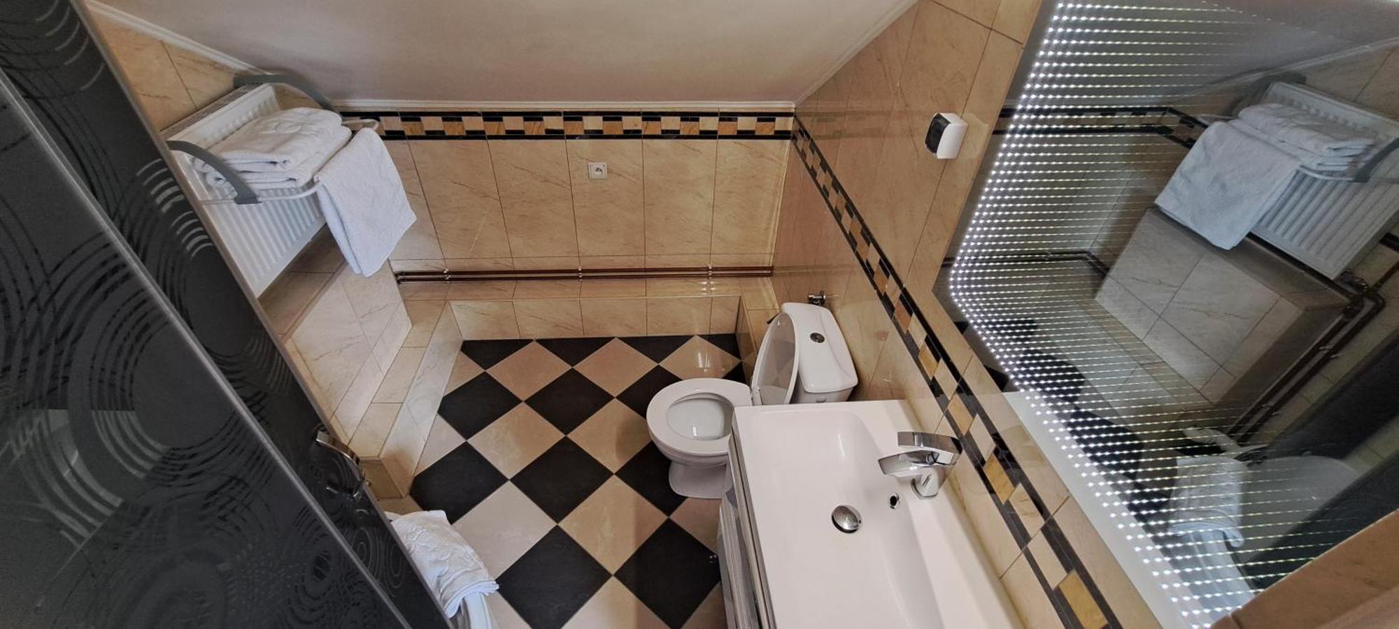 Hotel Rezydencja Rosa Przemysl Bagian luar foto