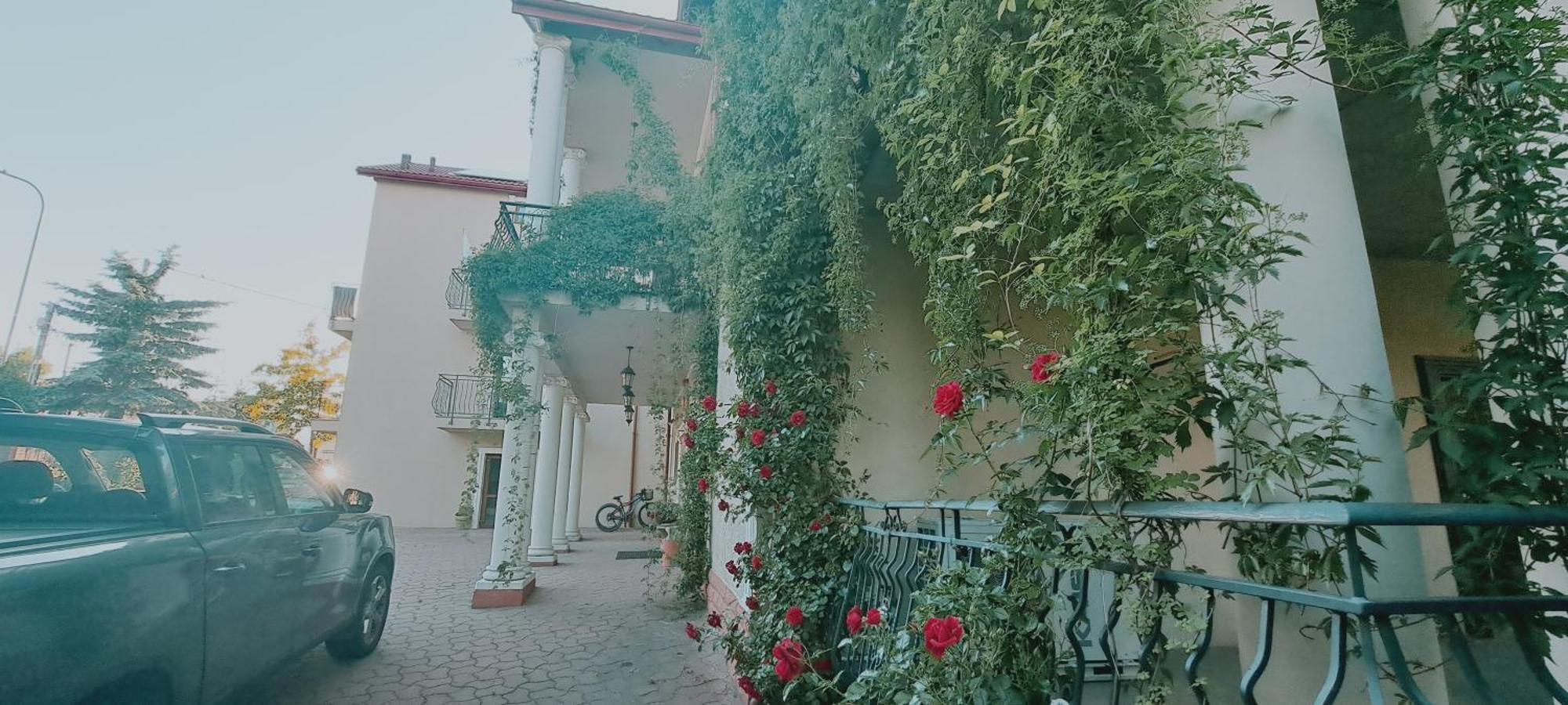 Hotel Rezydencja Rosa Przemysl Bagian luar foto